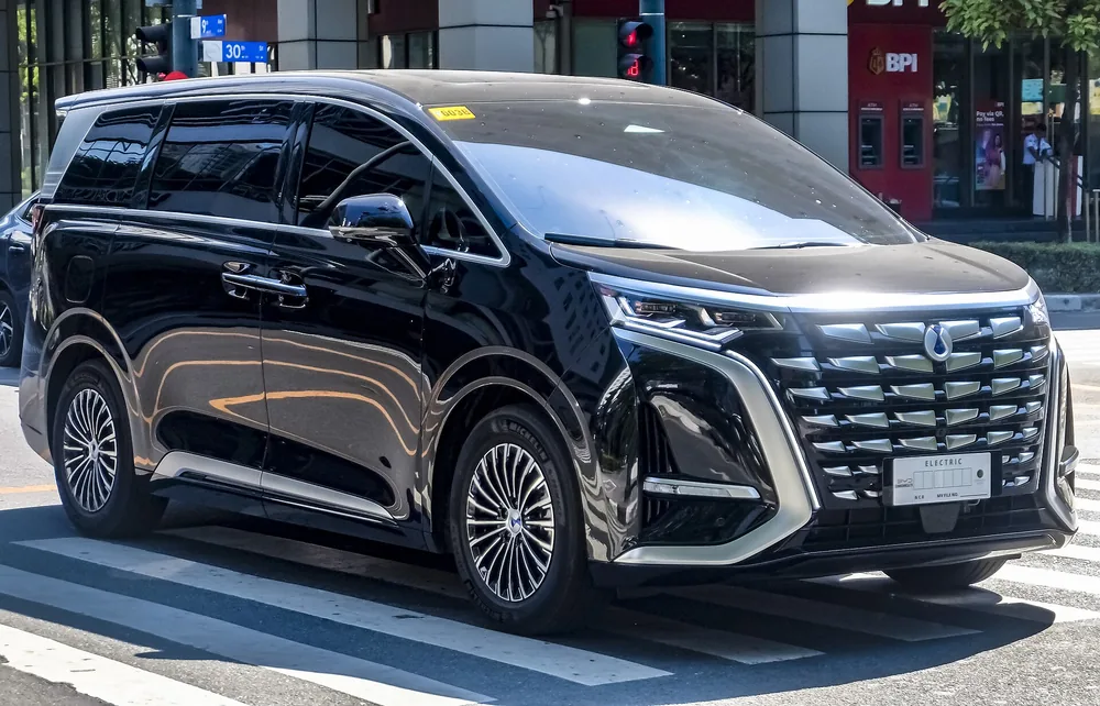 Rental Mobil Denza D9 DM-i / PHEV Bandung