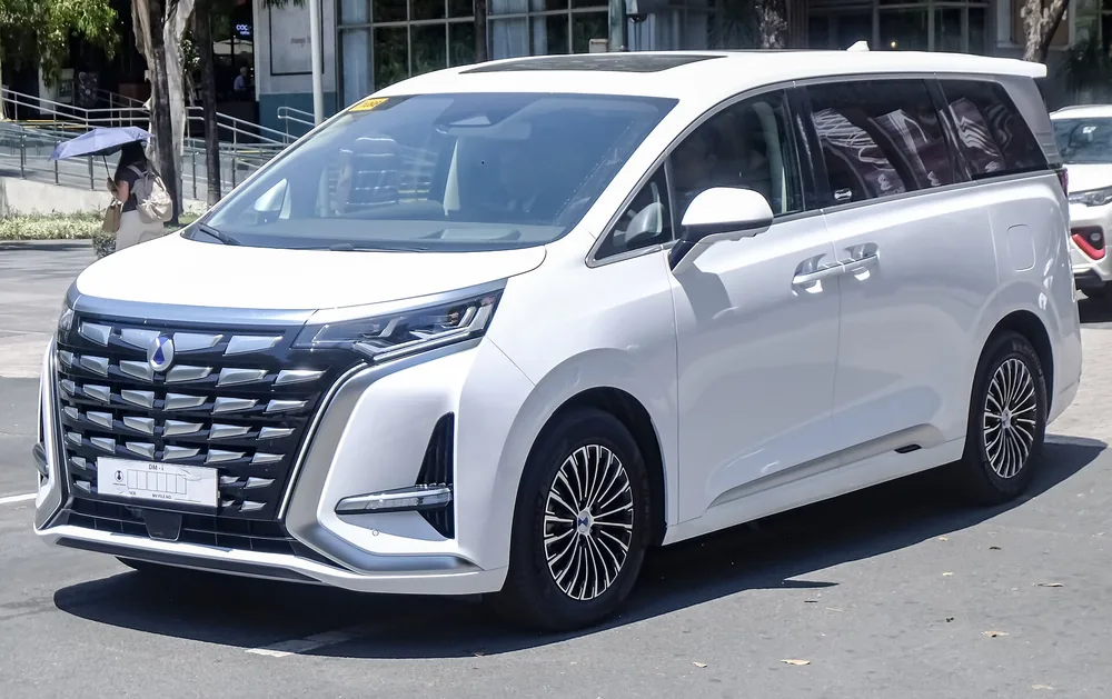 Rental Mobil Denza D9 EV Flagship Bandung